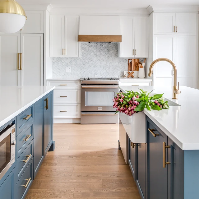 White Kitchen with Blue Island: A Stunning Combination