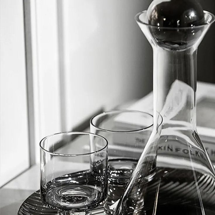  Use a decanter for aerating wine