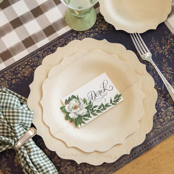 Wedding Tableware: Trendy Materials to Consider This Season